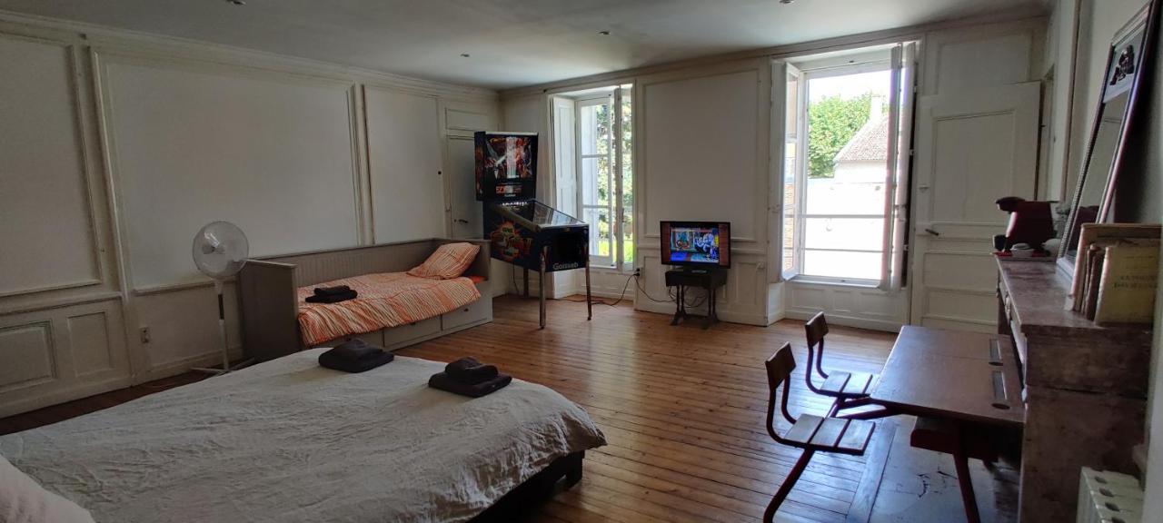 Chateau De Seurre - No Boring People Please - O6-Io-66-95-83 Bed and Breakfast Buitenkant foto