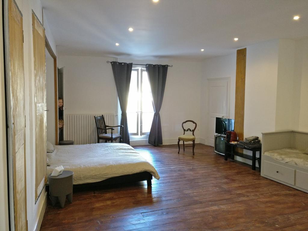 Chateau De Seurre - No Boring People Please - O6-Io-66-95-83 Bed and Breakfast Buitenkant foto