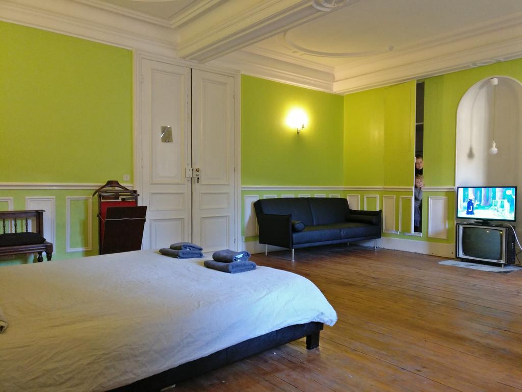 Chateau De Seurre - No Boring People Please - O6-Io-66-95-83 Bed and Breakfast Buitenkant foto