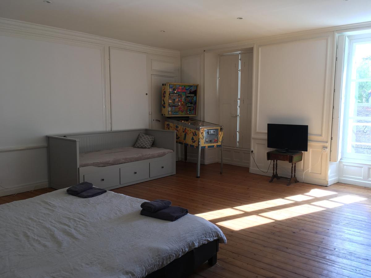 Chateau De Seurre - No Boring People Please - O6-Io-66-95-83 Bed and Breakfast Buitenkant foto
